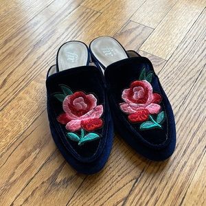 Navy velour embroidered slides